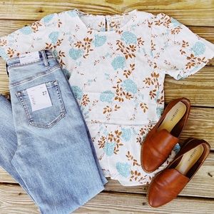 Sweet, babydoll style top. Flowy sleeves and Swiss dot detail.